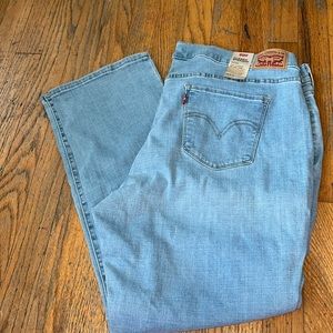 Women’s Levi’s classic straight jeans